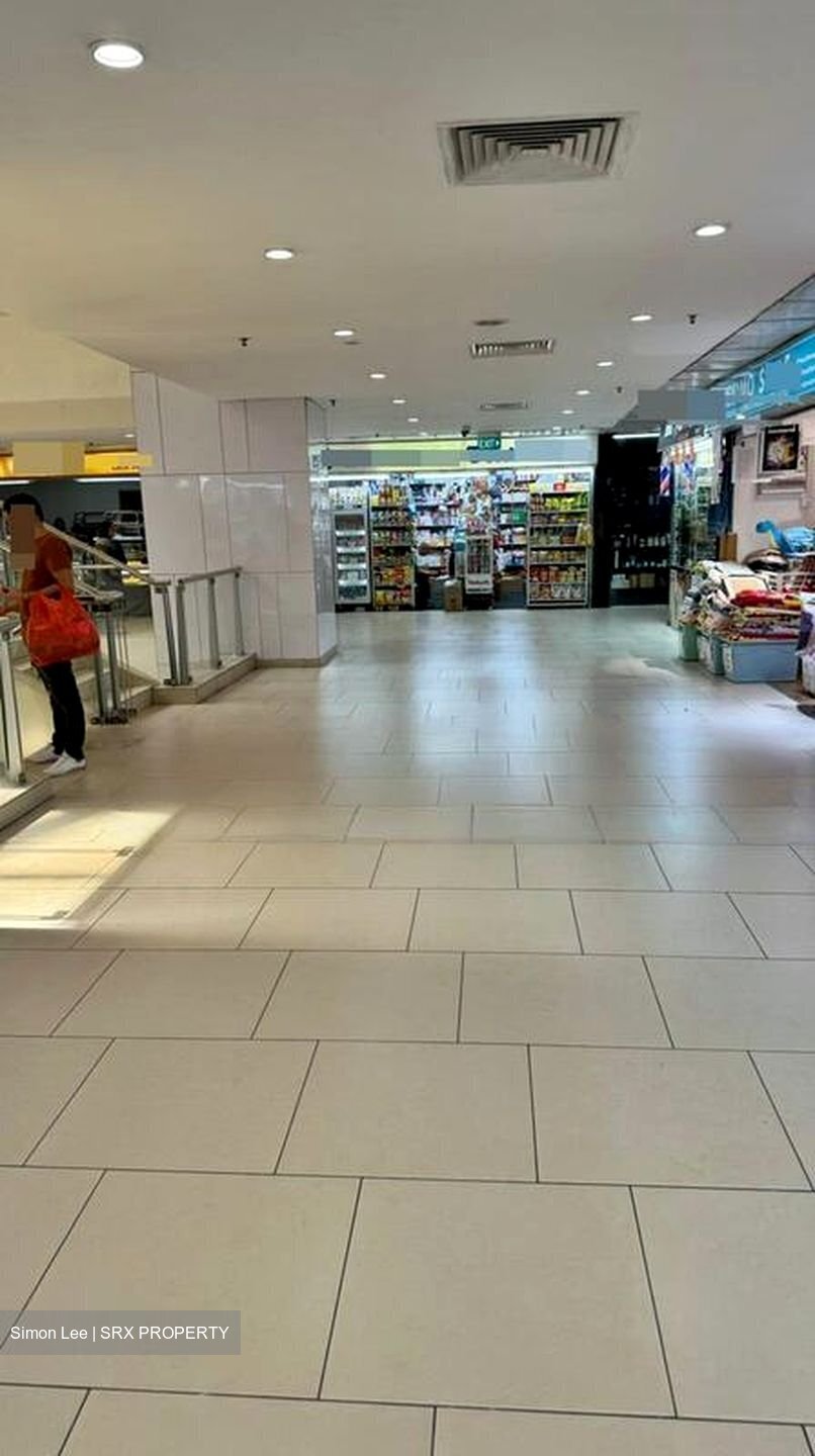 Lucky Plaza (D9), Retail #456391791